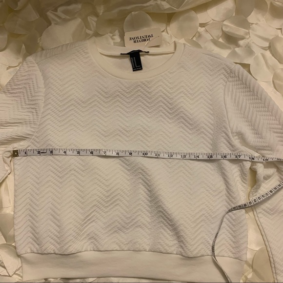NEW Forever 21 Chevron cream crop sweater SIZE M NWT - Picture 8 of 10